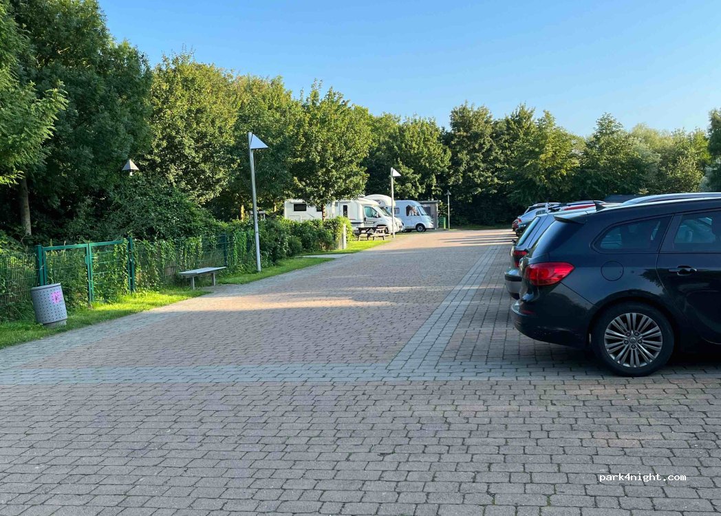 Wohnmobilstellplatz am Herrenteich in Reinfeld/Holstein — foto 2