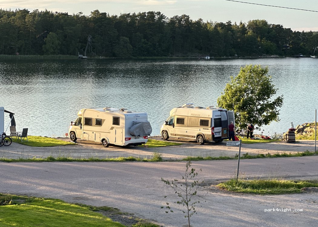 Vitteludd Husbilsparkering — foto 4