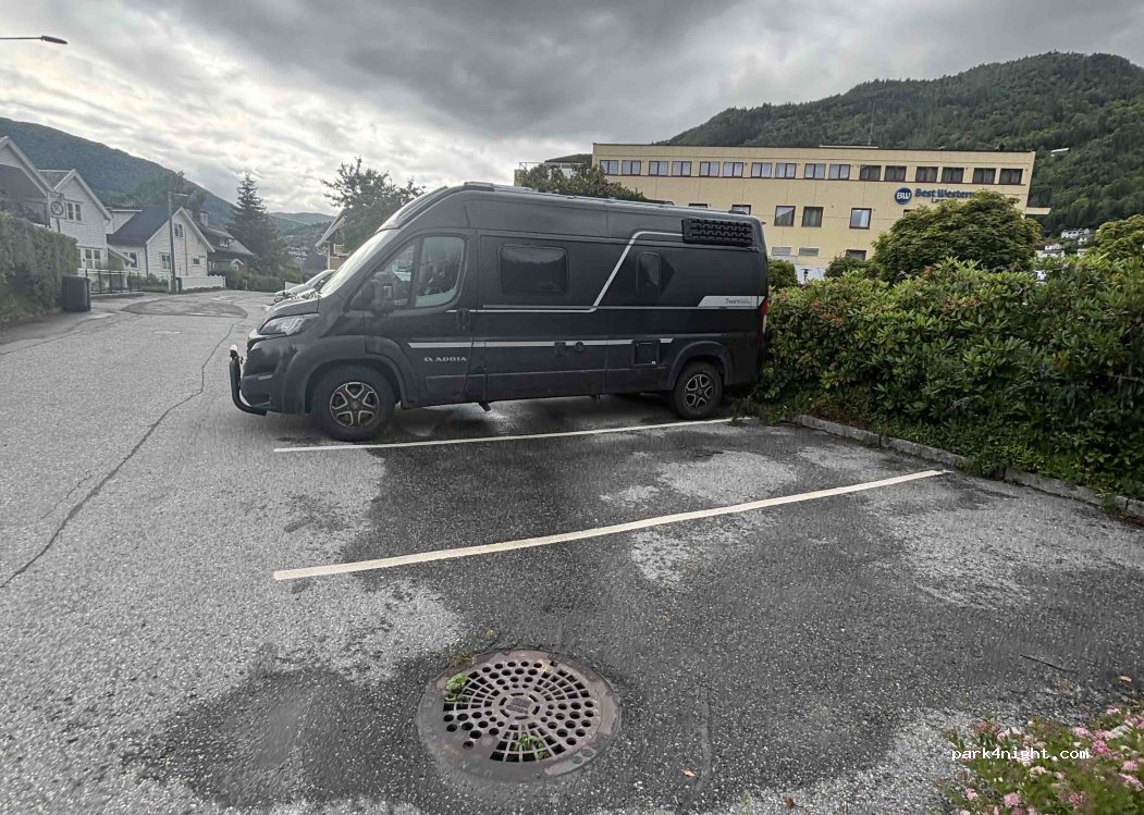 (6856) Sogndalsfjøra - 2 Elvebakken — foto