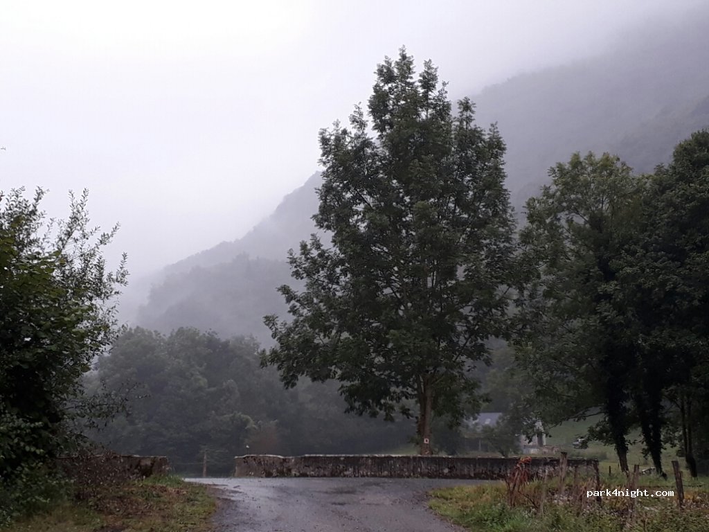 (64260) Izeste - Unnamed Road — foto
