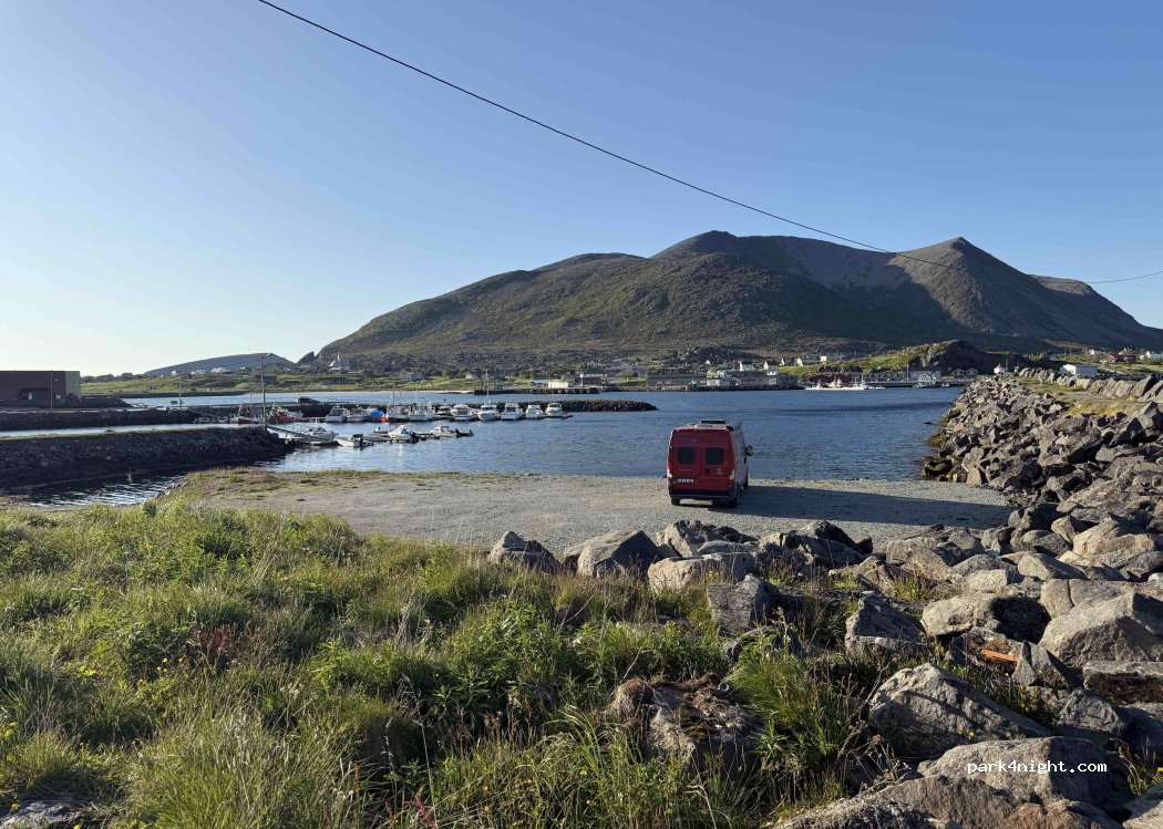 (9590) Hasvik - 8 Skibenesveien — foto