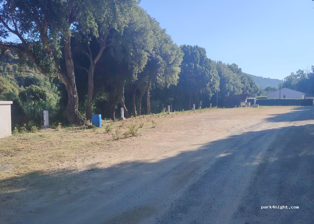 Aire de stationnement camping-car U razetu — foto