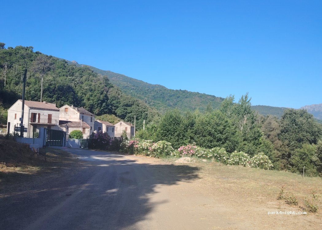 Aire de stationnement camping-car U razetu — foto 2