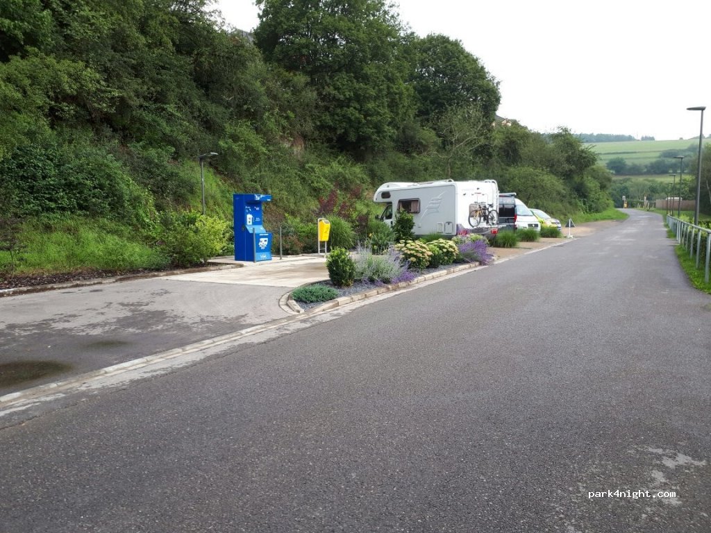 (9560) Wiltz - 46-64 Campingstrooss — foto