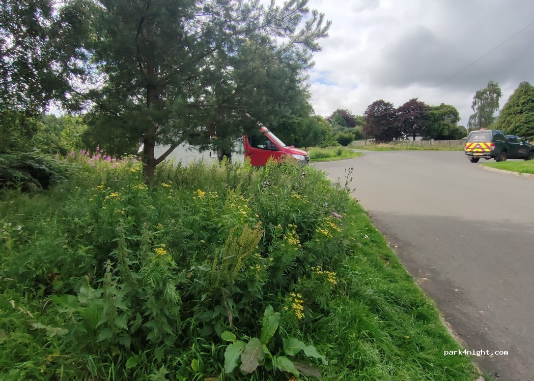 (KY4 0JQ) Kelty - Unnamed Road — foto