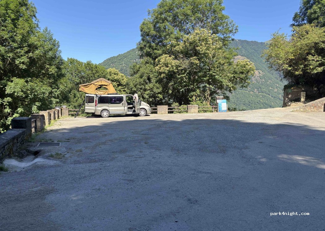 (31110) Montauban-de-Luchon - 1 Place des Laouades — foto 3