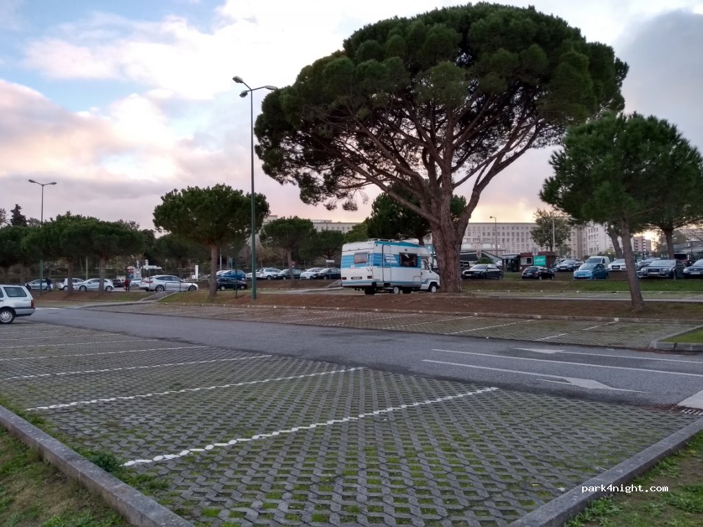 (1649-028) Lisboa - MB Avenida Professor Egas Moniz — foto 4