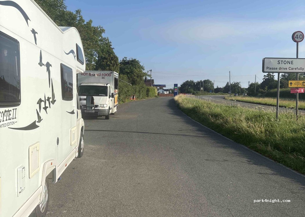 (GL12 8DL) Wotton-under-Edge - A38 — foto