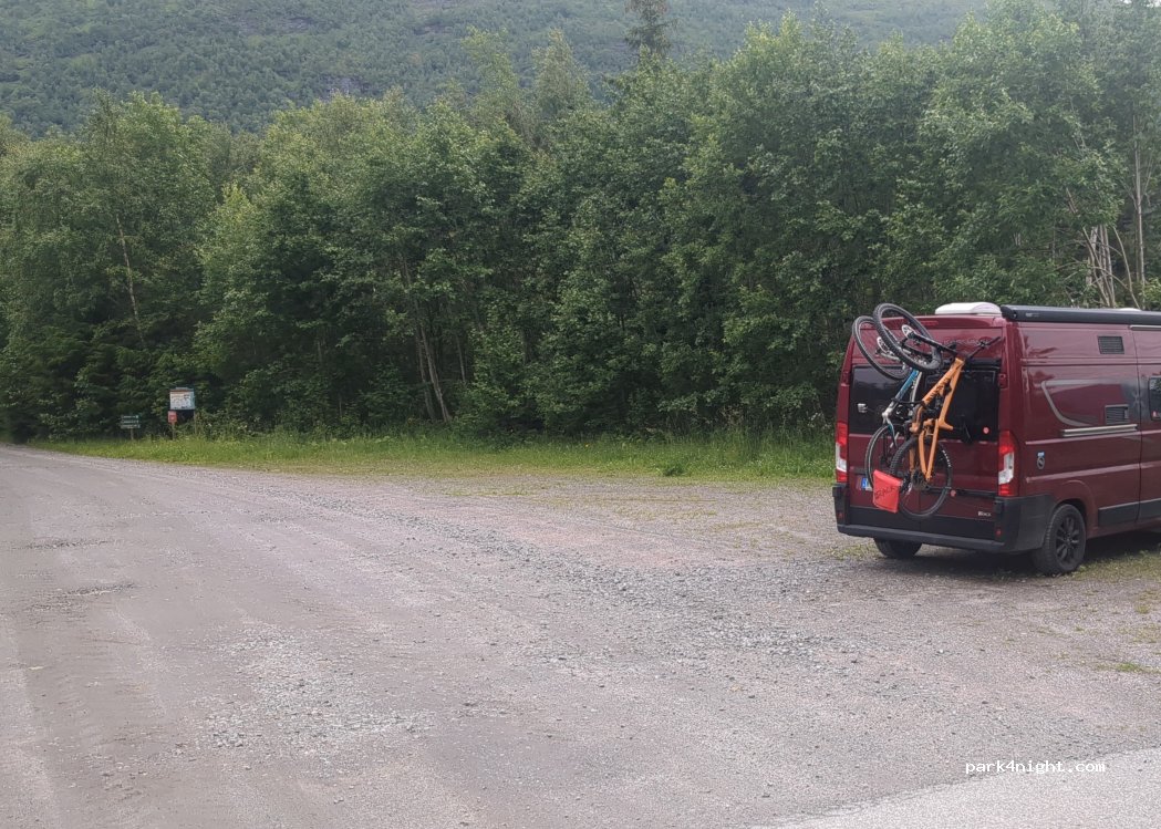 (6643) Bøfjorden - 44 Bølandsvegen — foto