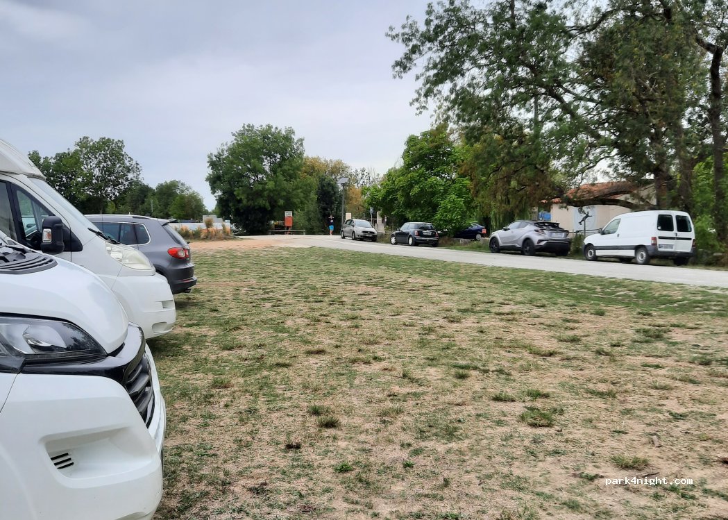(17800) Salignac-sur-Charente - 34 Rue du Port du Lys — foto 3
