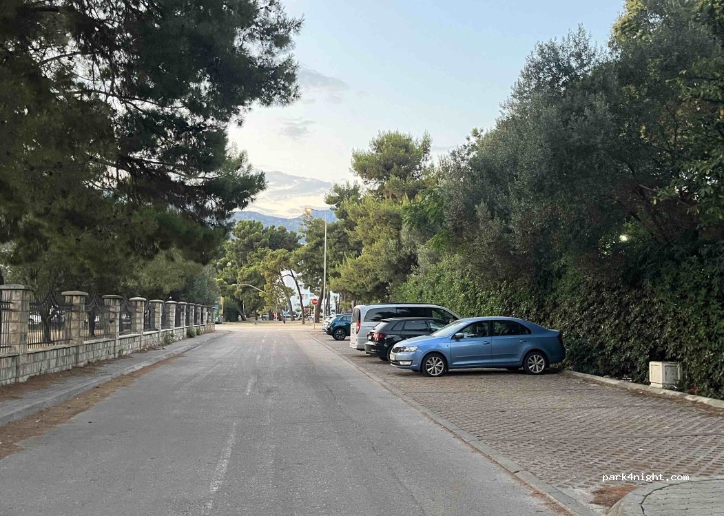 (85000) Bar - Unnamed Road — foto