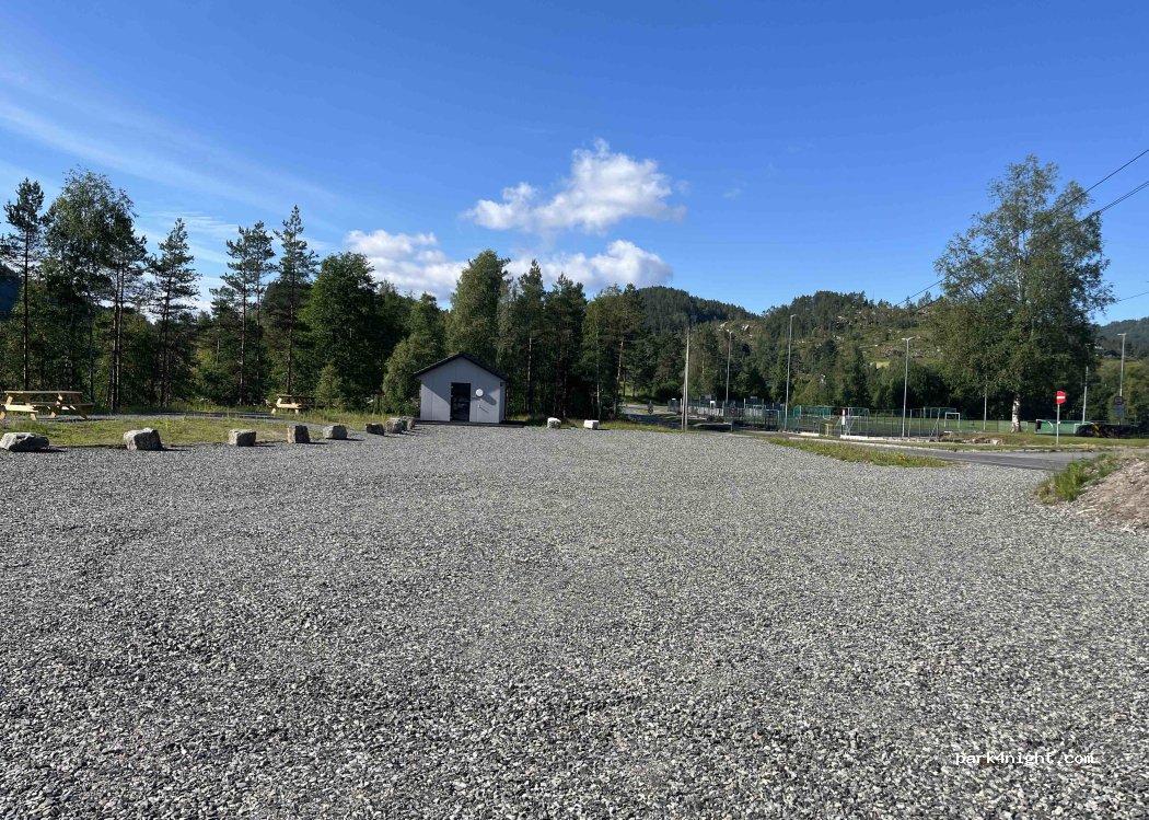 (4473) Kvinlog - Unnamed Road — foto
