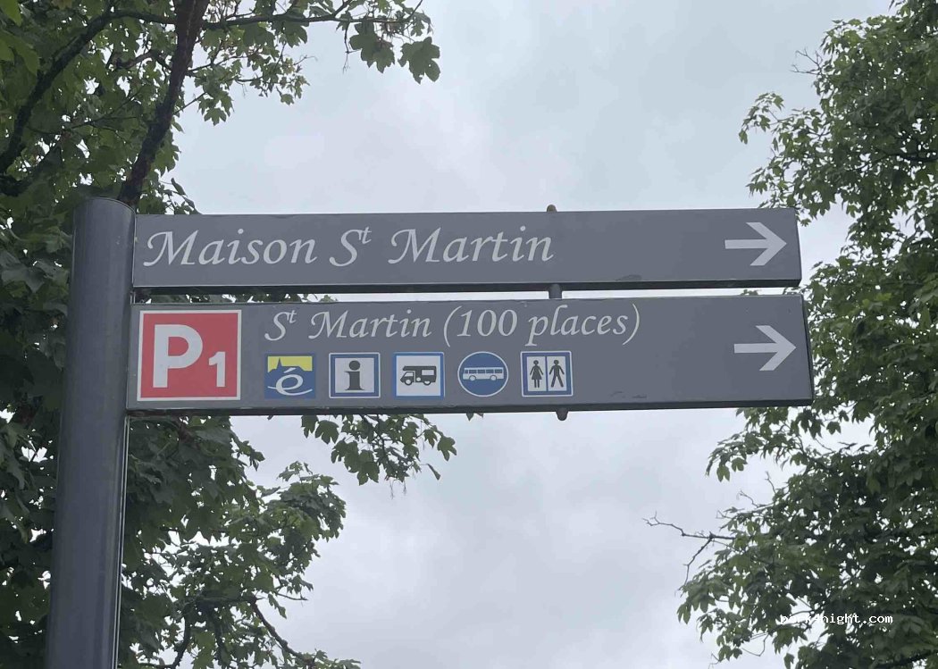 (56120) Josselin - 4 Place Saint-Martin — foto 2
