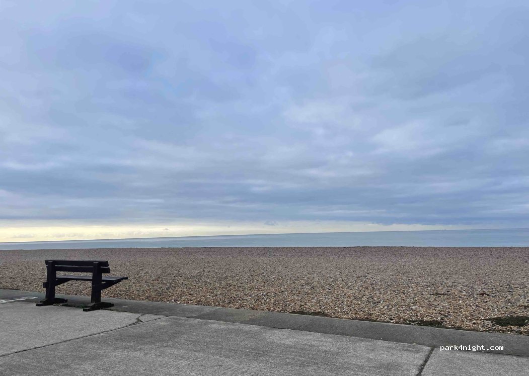 (BN25 2PY) Seaford - 34 Marine Parade — foto
