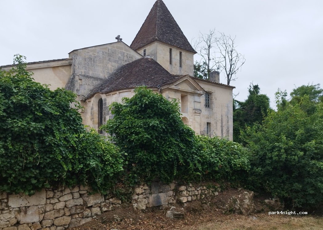 (33710) Prignac-et-Marcamps - 10-11 Place de l'Église Saint-Michel — foto 2