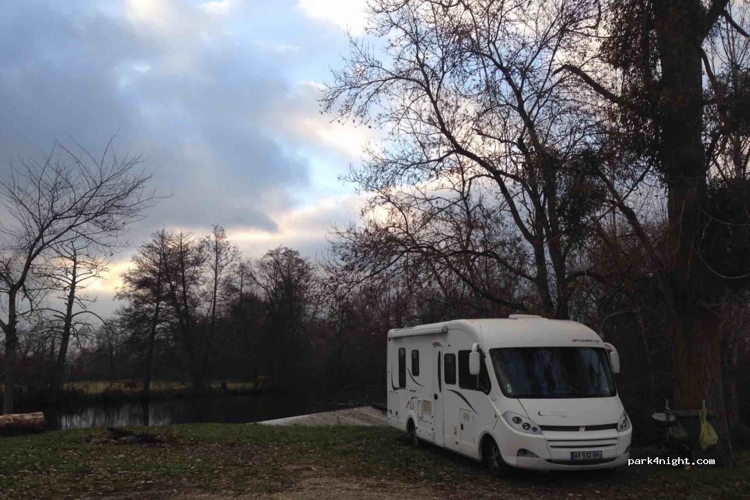 (24600) Allemans - Unnamed Road — foto