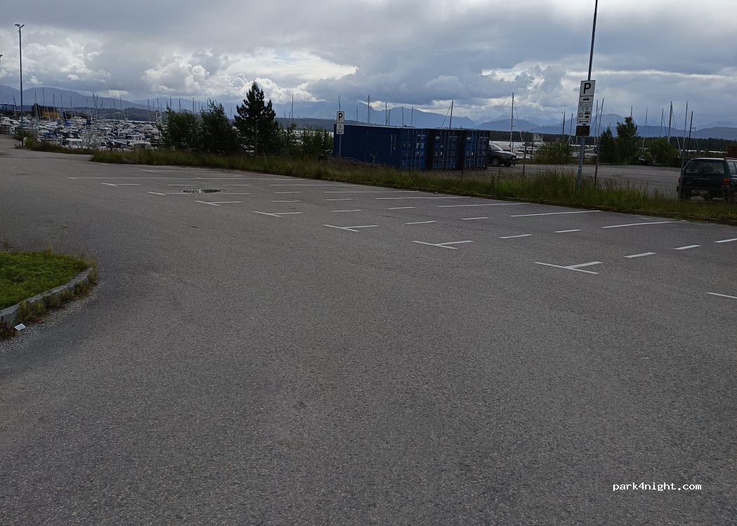 (6416) Molde - 86 Fannestrandvegen — foto
