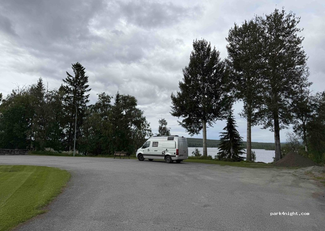 (833 96) Alanäset - Unnamed Road — foto