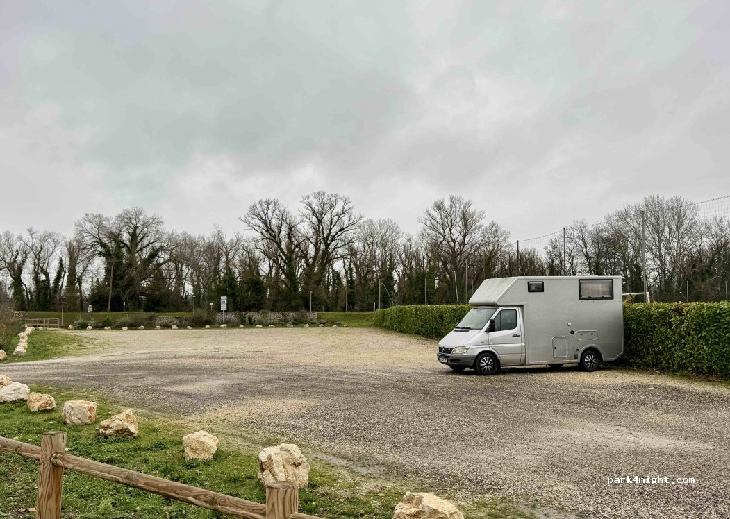 (84860) Caderousse - 6 bis Cours Frédéric Mistral — foto