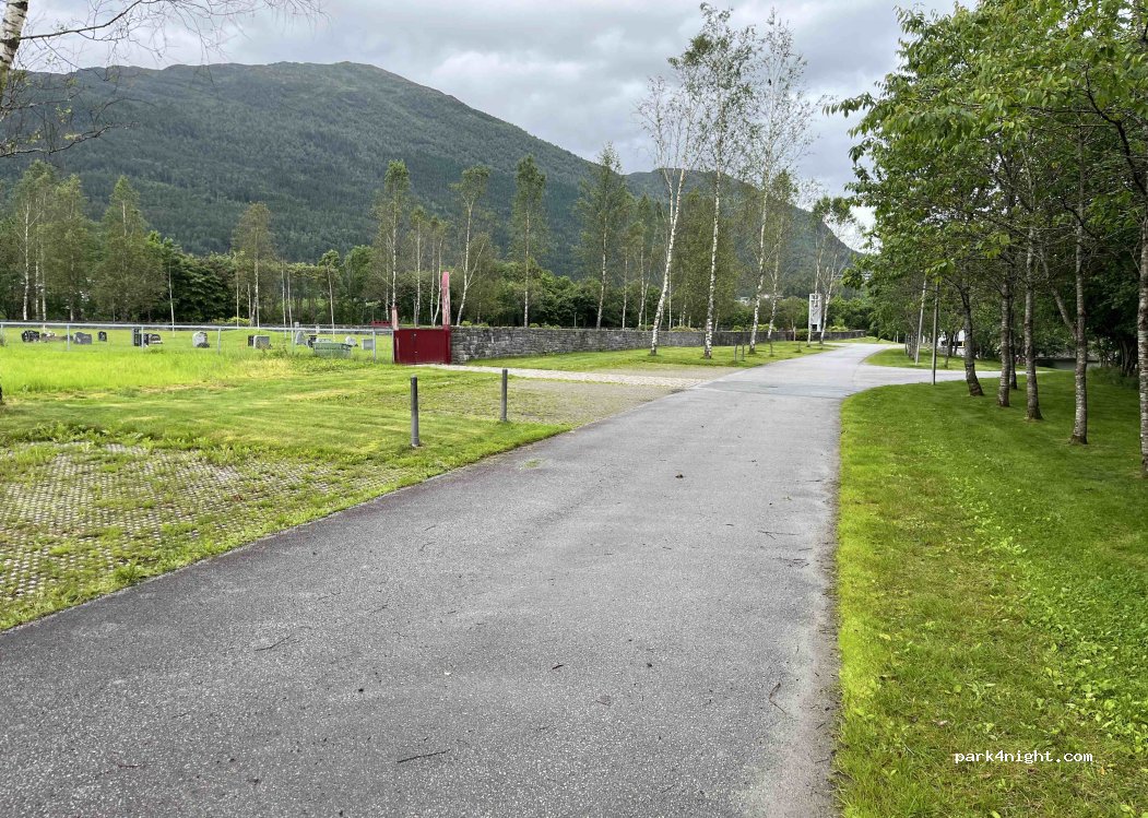 (6813) Førde - 3 Kronborgvegen — foto