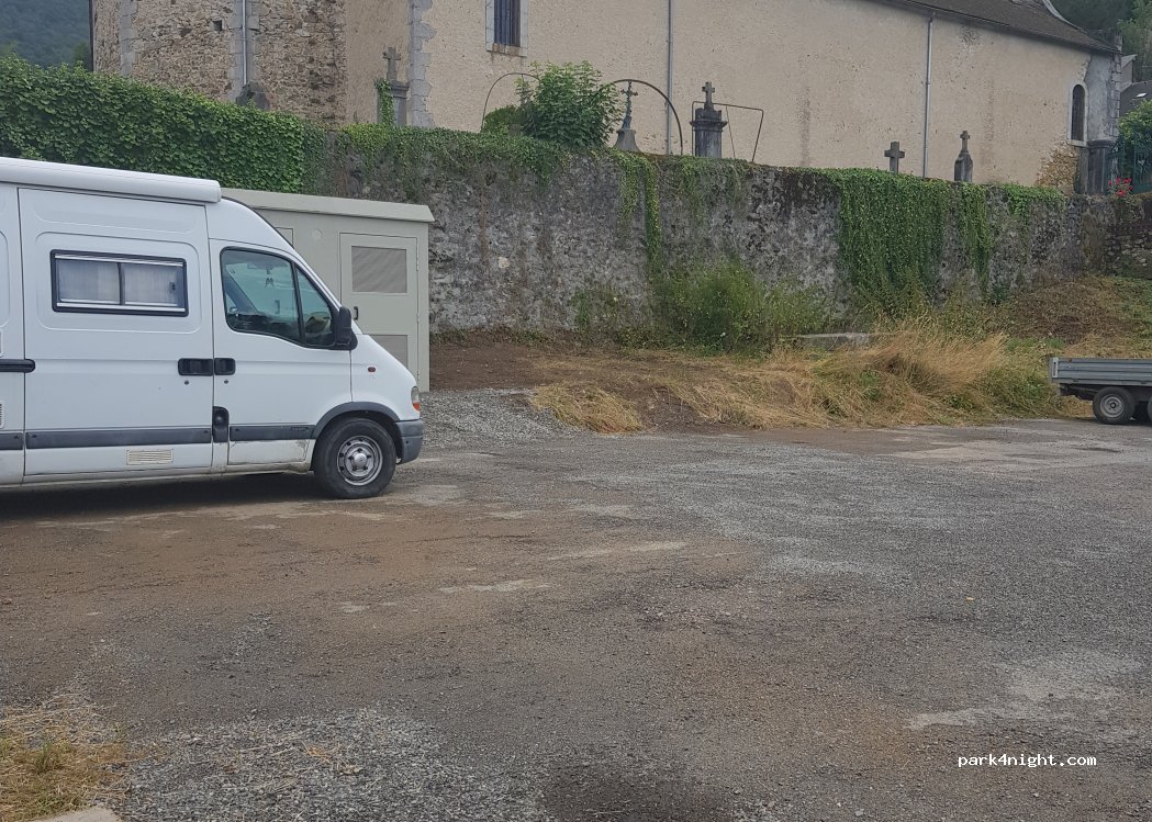 (09800) Castillon-en-Couserans - 78 Place de l'Église — foto