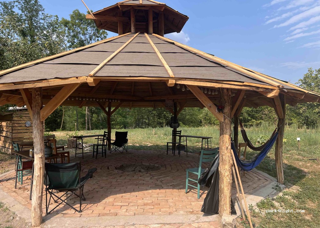 Green Bear Camping — foto