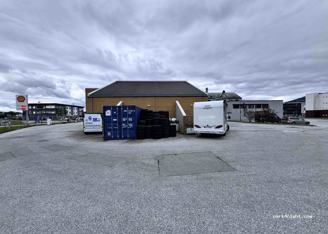 (6390) Vestnes - 2 Brugata — foto