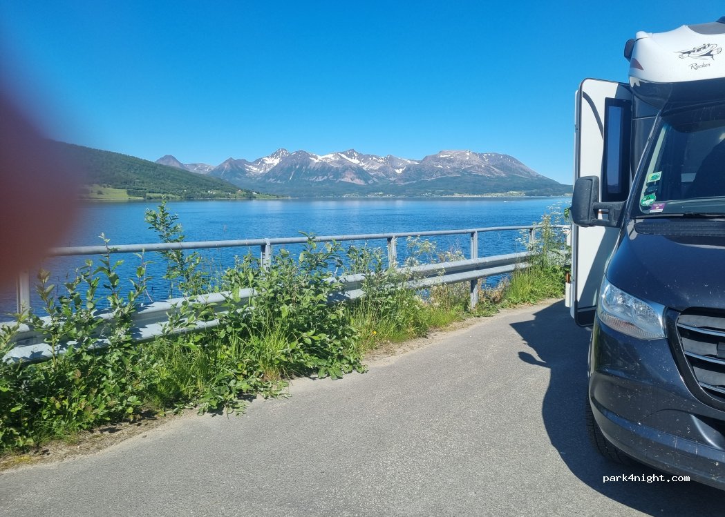 (9402) Harstad - 17 Ervikveien — foto