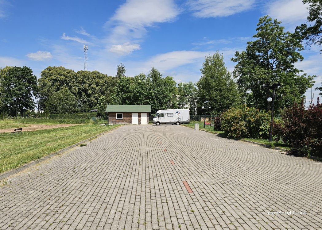 (19-400) Lenarty - Unnamed Road — foto