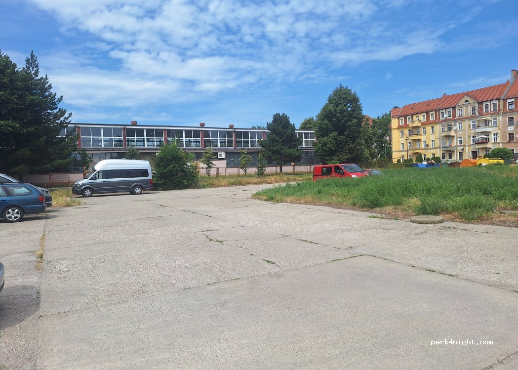 (59-220) Legnica - 63A Jaworzyńska — foto