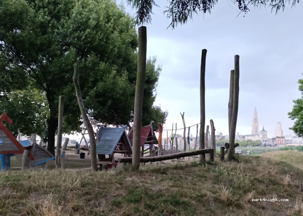 (2050) Antwerpen - Frederik van Eedenplein — foto 2