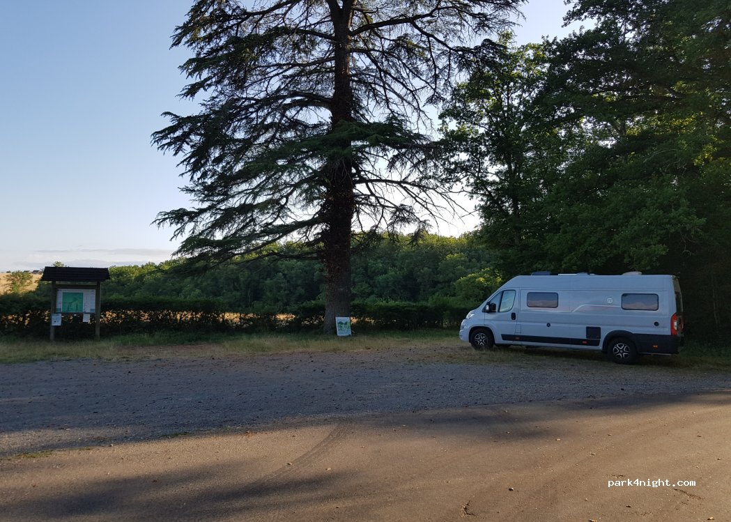 (03390) Blomard - 15 Route de la Forêt — foto