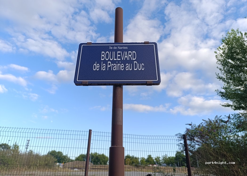 (44200) Nantes - 90 Boulevard de la Prairie au Duc — foto 3