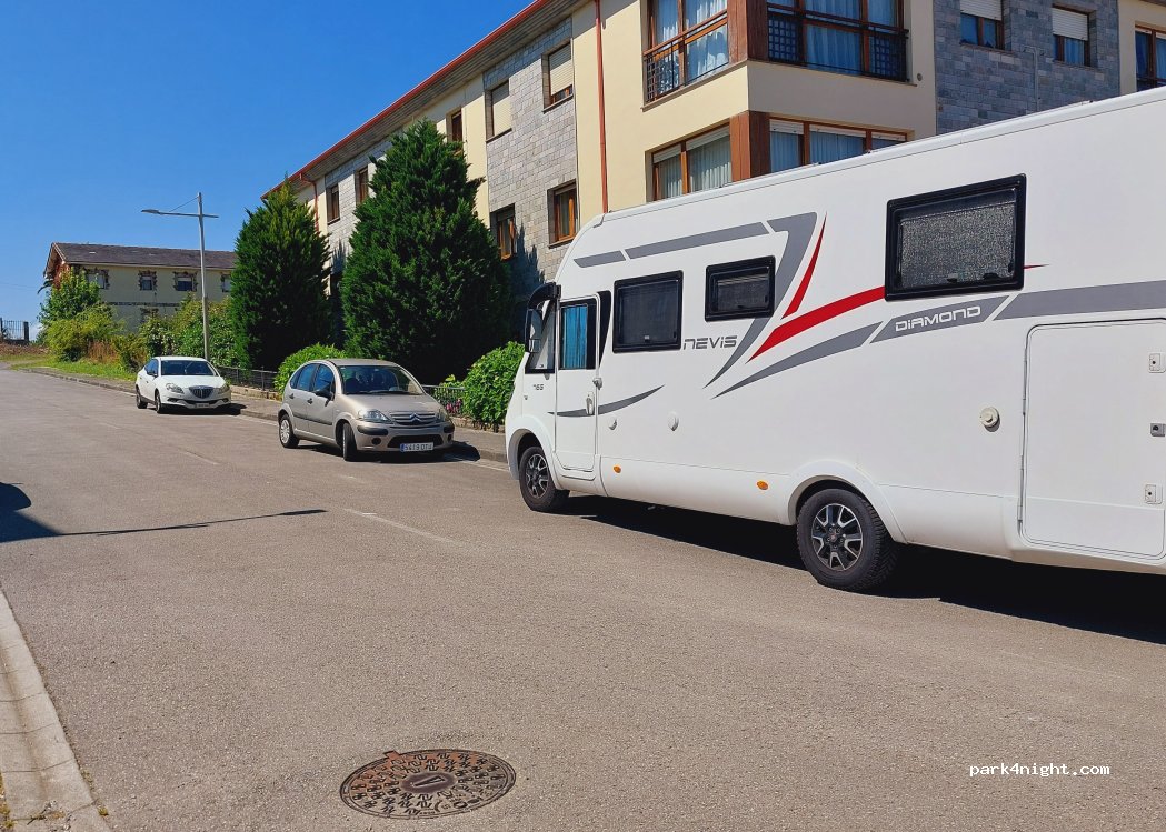 (33769) Castropol - 16A Avenida Galicia — foto