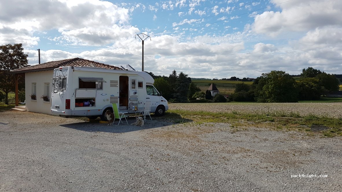 (16480) Saint-Laurent-des-Combes - Le Bourg — foto