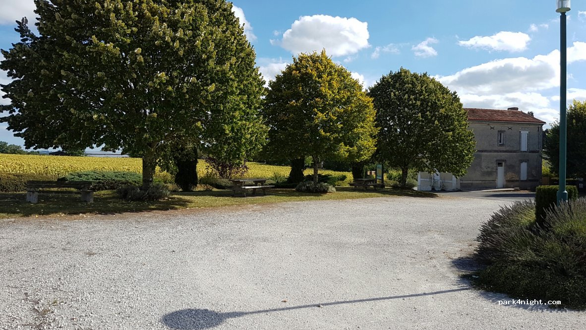 (16480) Saint-Laurent-des-Combes - Le Bourg — foto 2