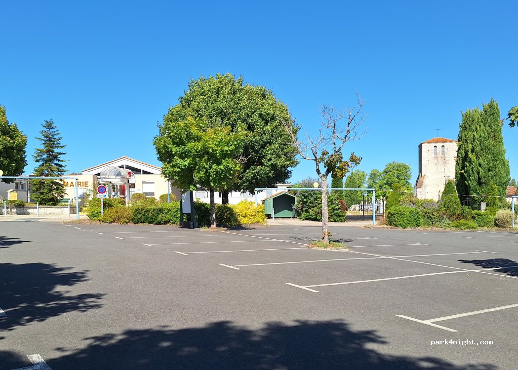 (16300) Salles-de-Barbezieux - 14 Rue de la Mairie — foto
