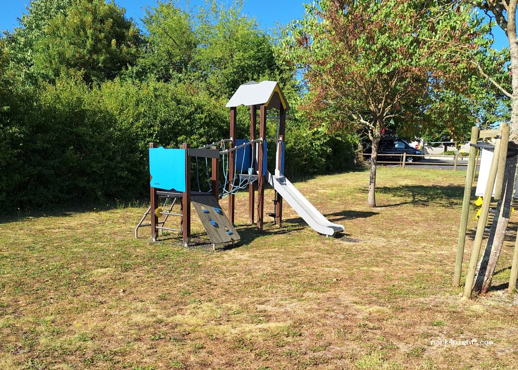 (16300) Salles-de-Barbezieux - 14 Rue de la Mairie — foto 3