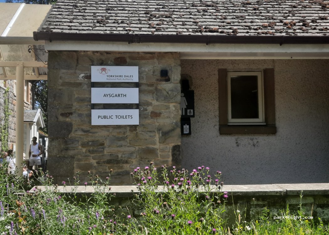 (DL8 3TH) Aysgarth - Church Bank — foto