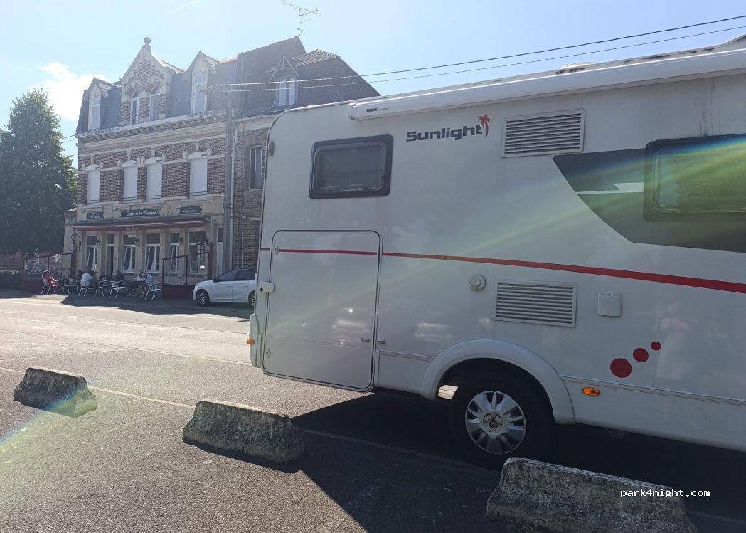 (59400) Cambrai - 7 Place Marcellin Berthelot — foto