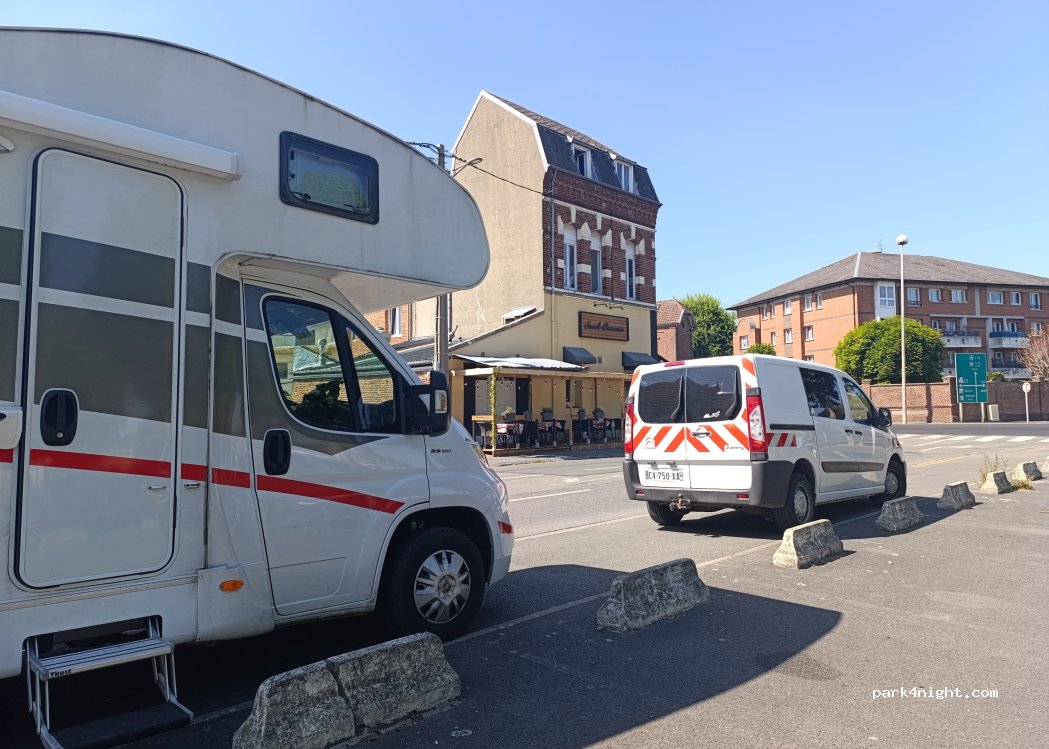 (59400) Cambrai - 7 Place Marcellin Berthelot — foto 2