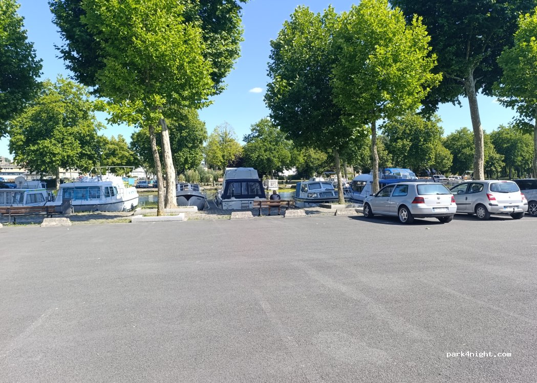 (59400) Cambrai - 7 Place Marcellin Berthelot — foto 4