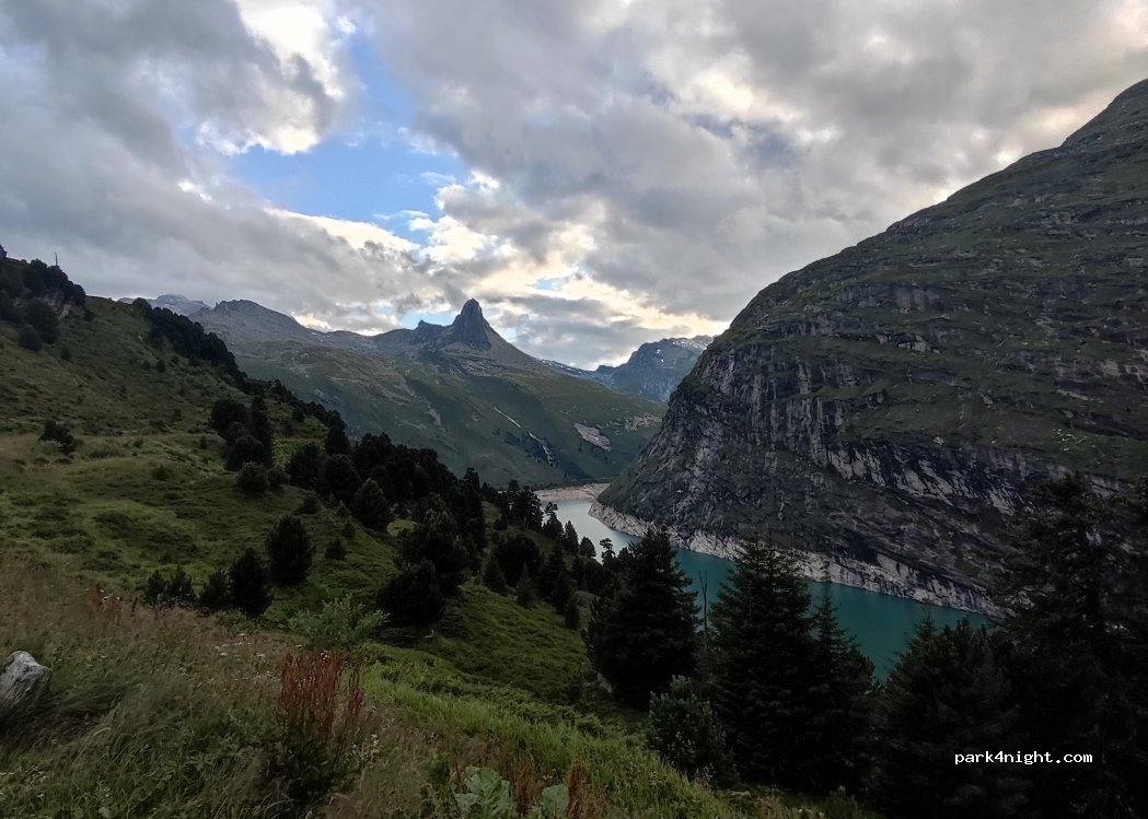 (7132) Vals - Unnamed Road — foto