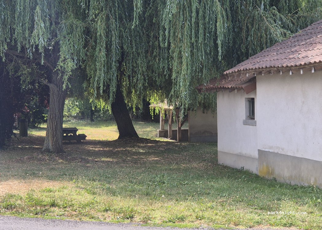 (63350) Maringues - 1 Place du Four — foto