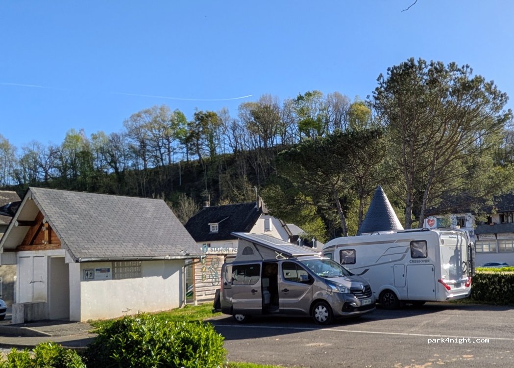(64570) Arette - 2 Place des Jardins de Salet — foto 2