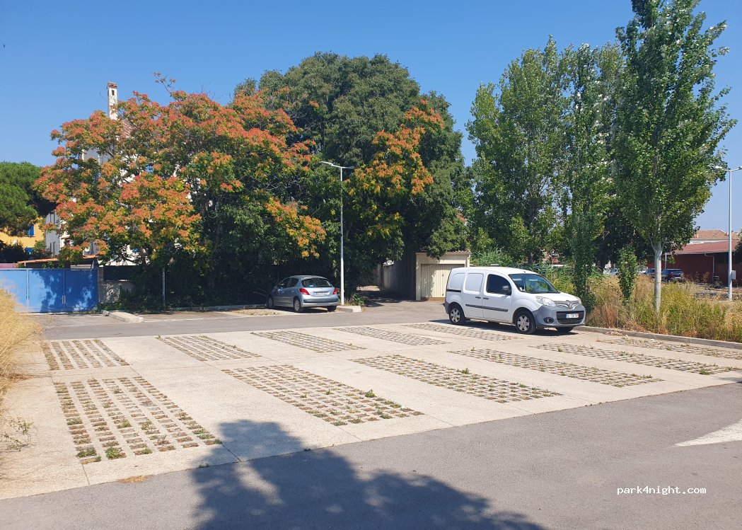 (34110) Frontignan - 5047F Quai Jean-Jacques Rousseau — foto