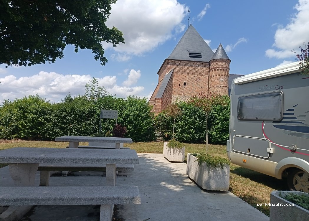 (02120) Flavigny-le-Grand-et-Beaurain - 7 Rue Saint-Médard — foto