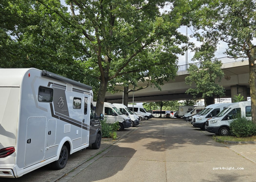 (60487) Frankfurt am Main - 1 Breitenbachstraße — foto