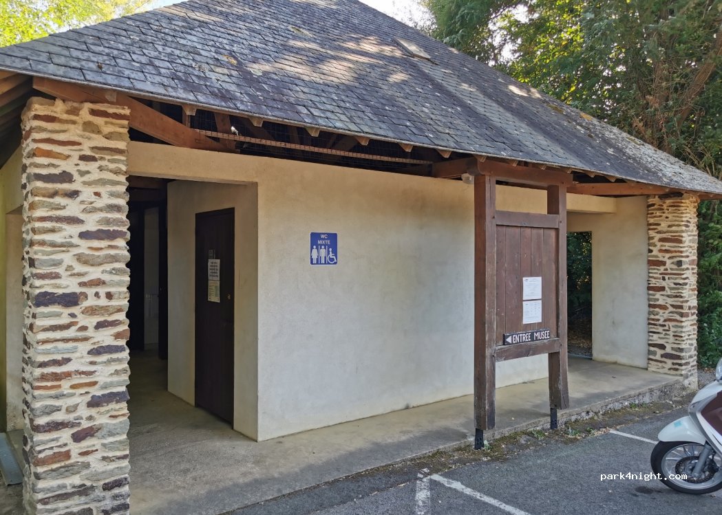 (53230) Cossé-le-Vivien - Rue de la Frénouse — foto