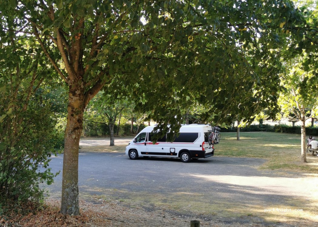 (53230) Cossé-le-Vivien - Rue de la Frénouse — foto 2